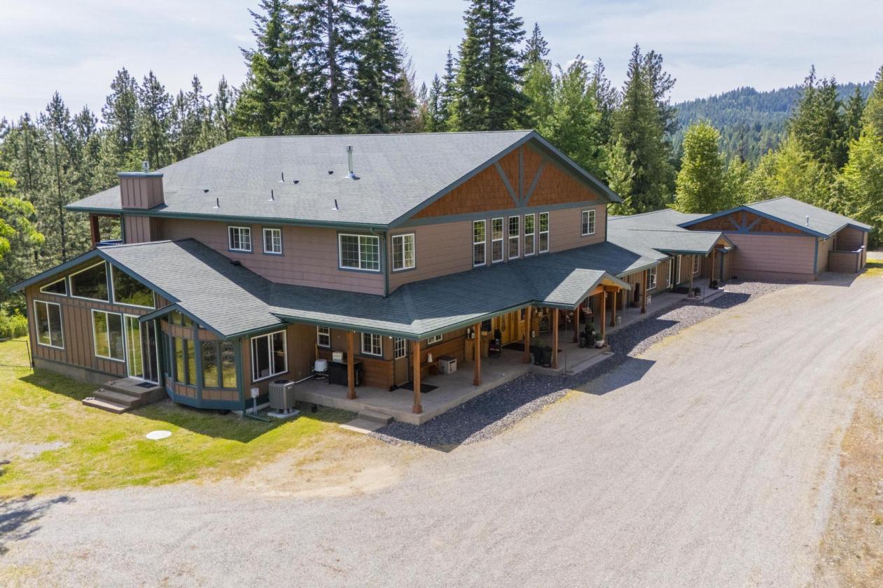 Stunning custom estate, bring your horses! - photo 2