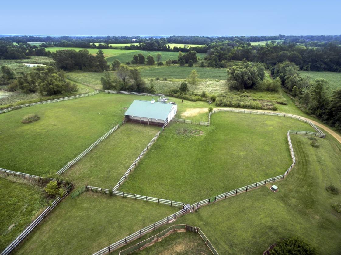 Full Tennessee Heritage Log Home, Cleary Barn, & Fenced Pastures