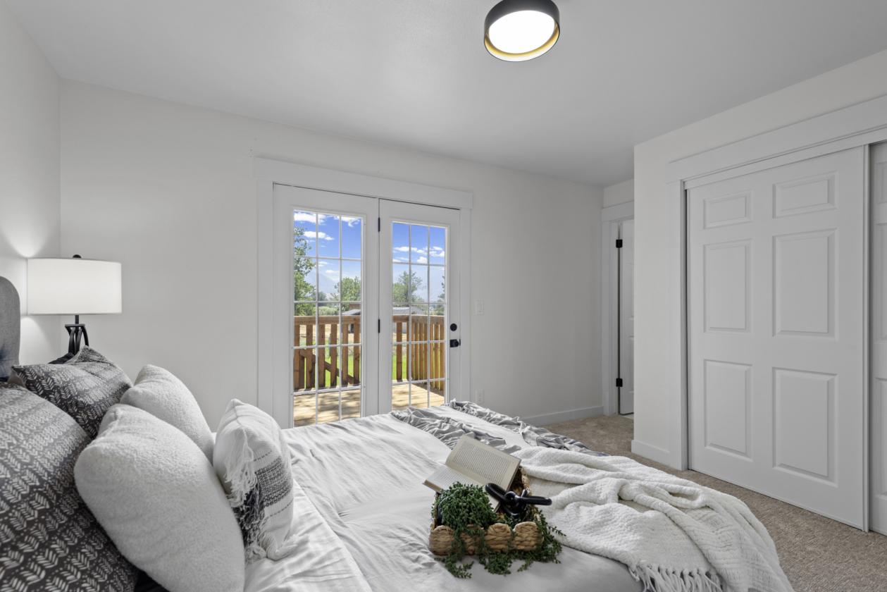 Beautiful Horse Property on 1 Acre - photo 3