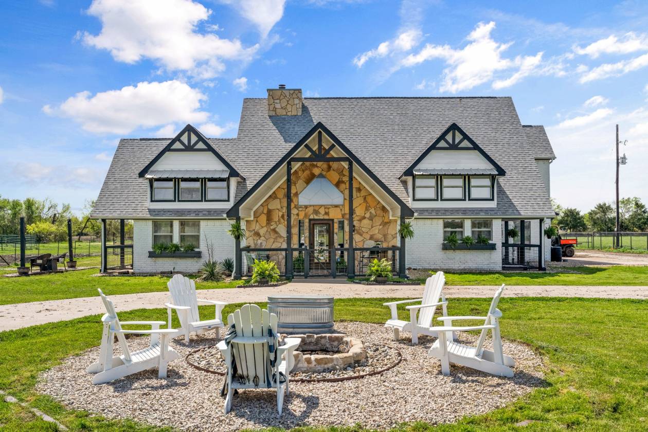 Horse Property for sale.