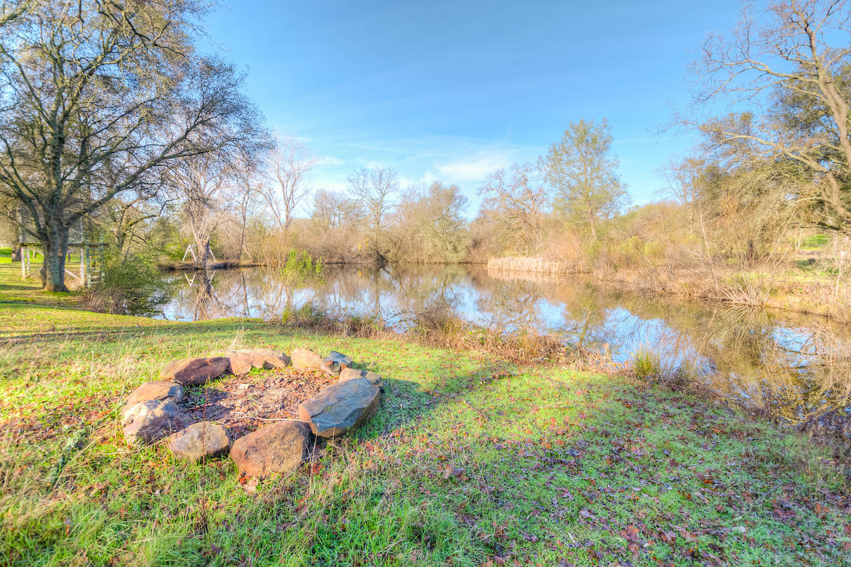 8.28 ACRES AND ROOM FOR THE HORSES!! Oroville, Butte County, California