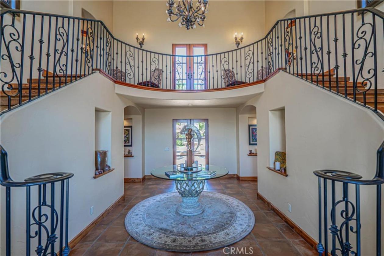 Captivating Tuscan-Inspired Estate - photo 11