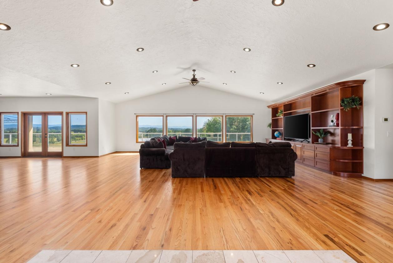 9.7-Acre Country Estate with Pasture & Shops - photo 3