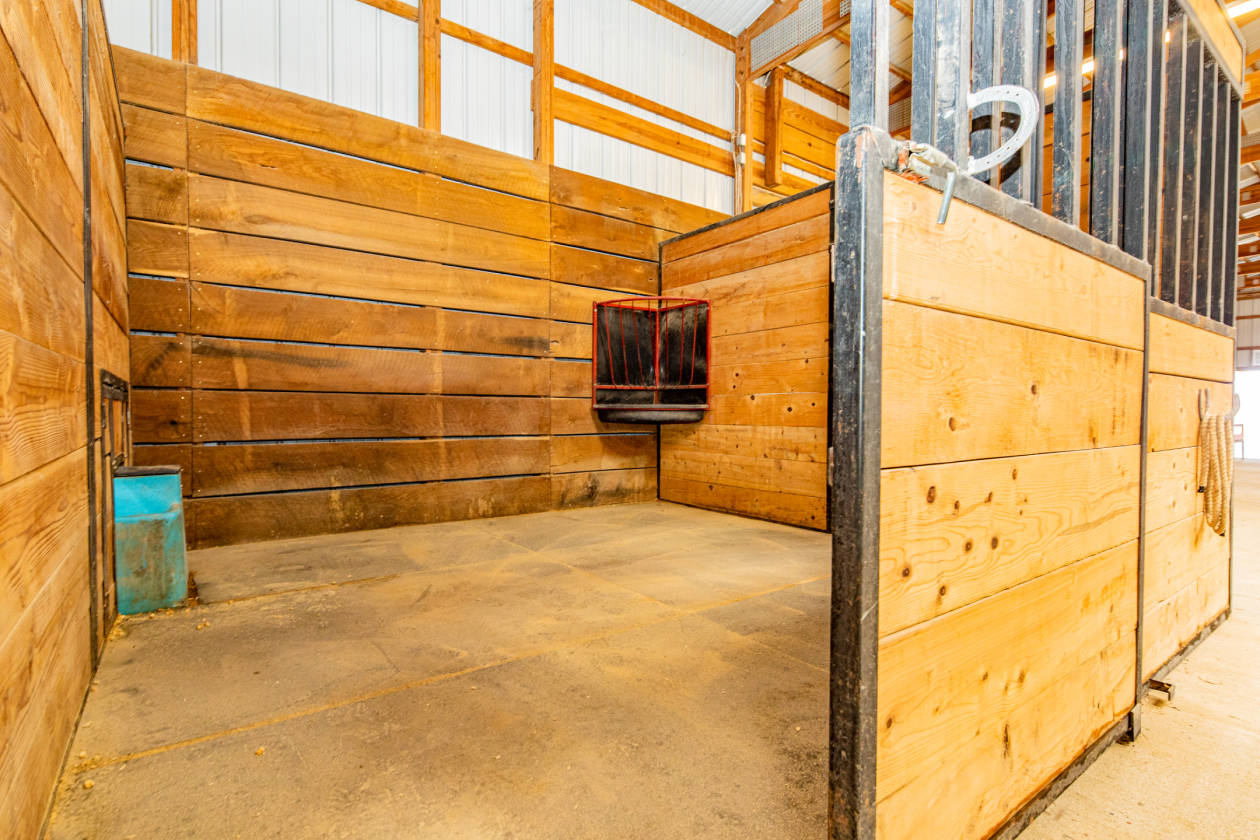 Horse property for sale with home Hoyt, Jackson County