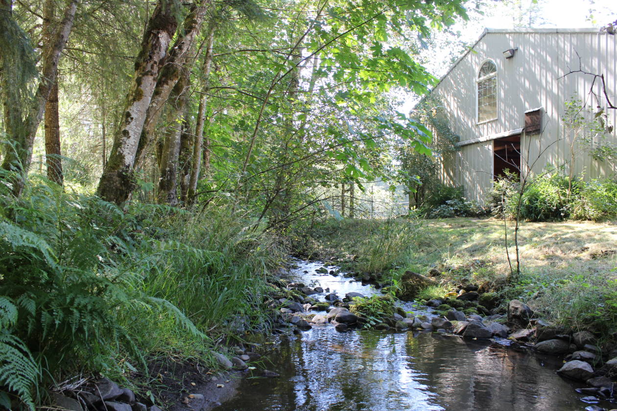 Colton, Oregon Wooded property with Log House and Horse ...