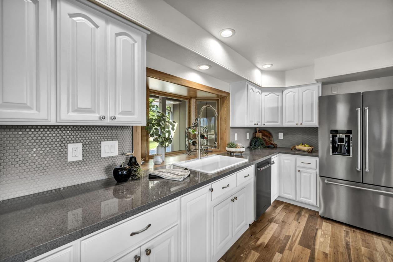 1.5 MILLION DOLLAR REMODELED HORSE ESTATE - photo 24