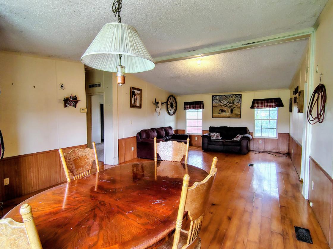 Manufactured home, 5 fenced acres, water supply - photo 16