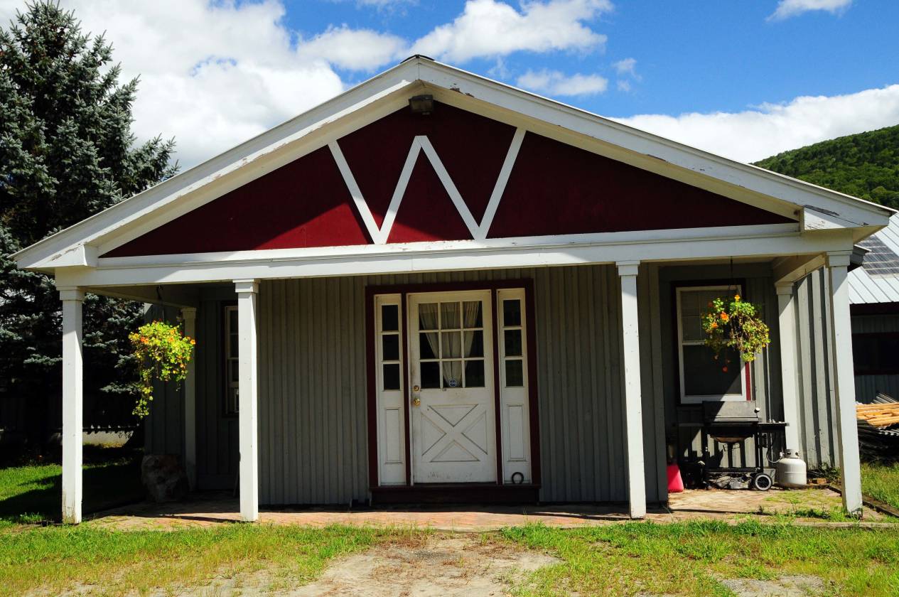 Spectacular equestrian estate in beautiful Vermont river valley