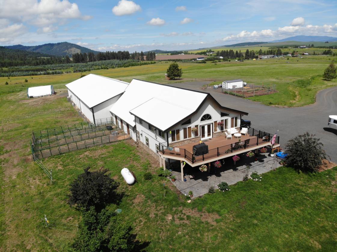 OneofaKind Equestrian Estate in North Idaho with Dream Arena! Hayden, Kootenai County