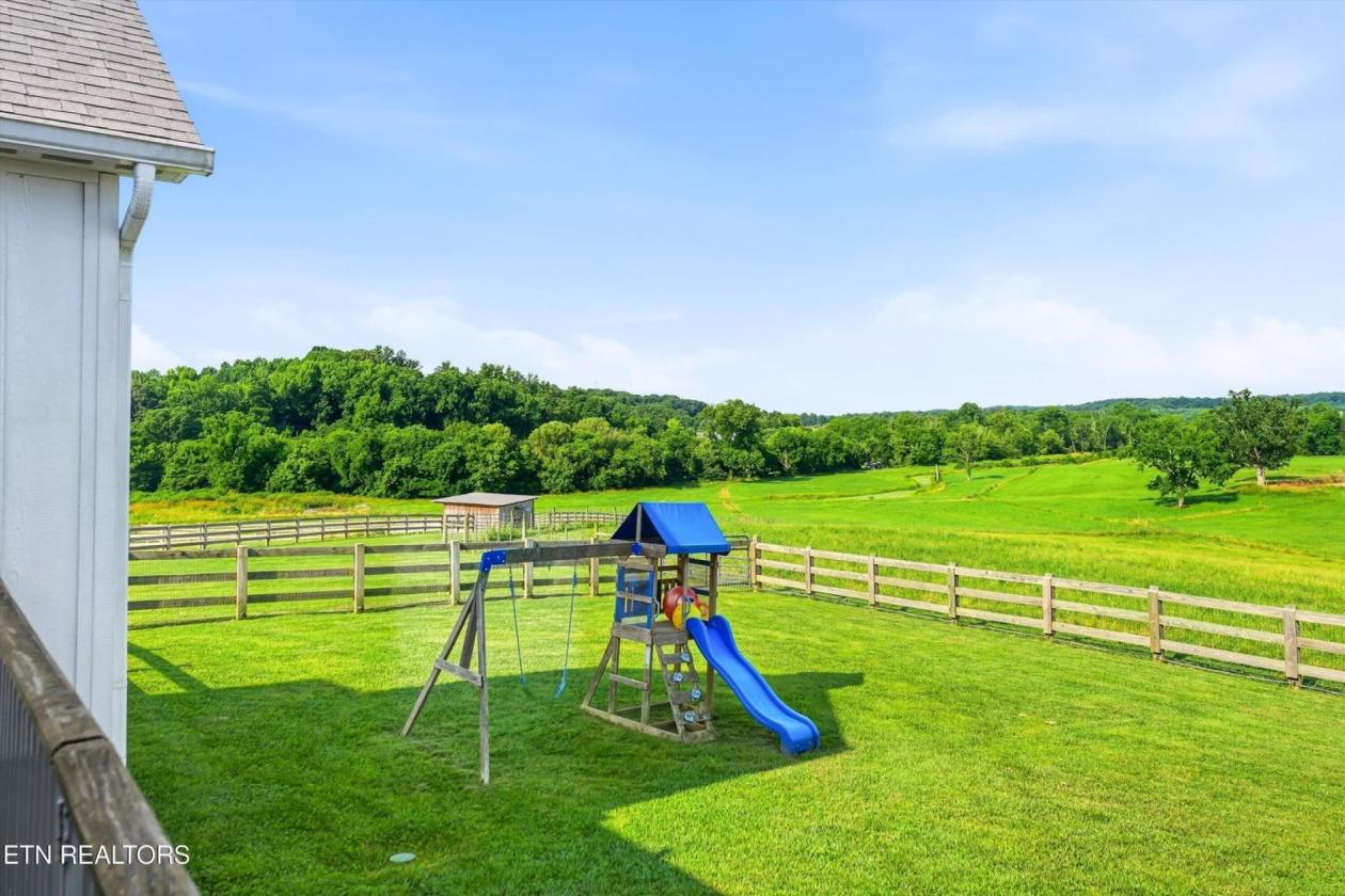 Exceptional horse ranch on 52 acres - photo 16