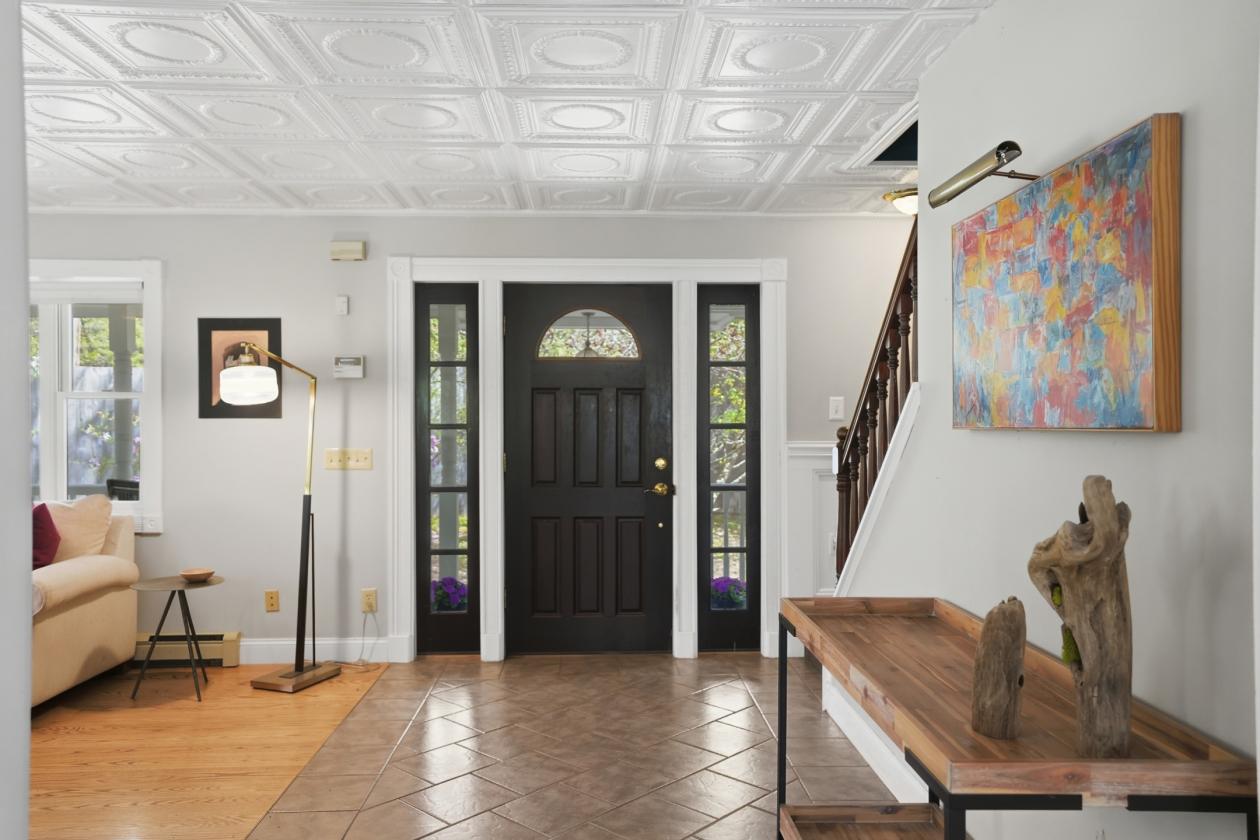 Farmhouse chic meets Soho inspired edge - photo 7