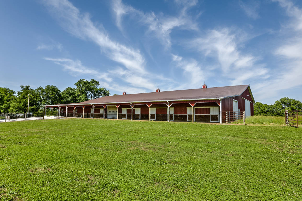 Stunning Horse Facility on 47 acres with Indoor Arena and... Kearney