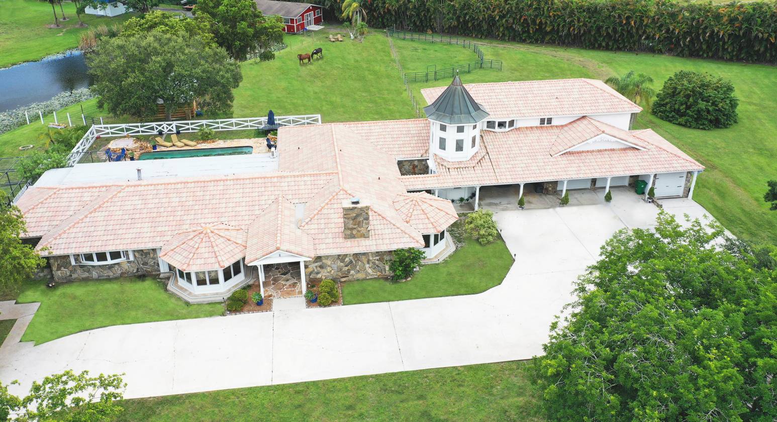 Horse Property for sale.