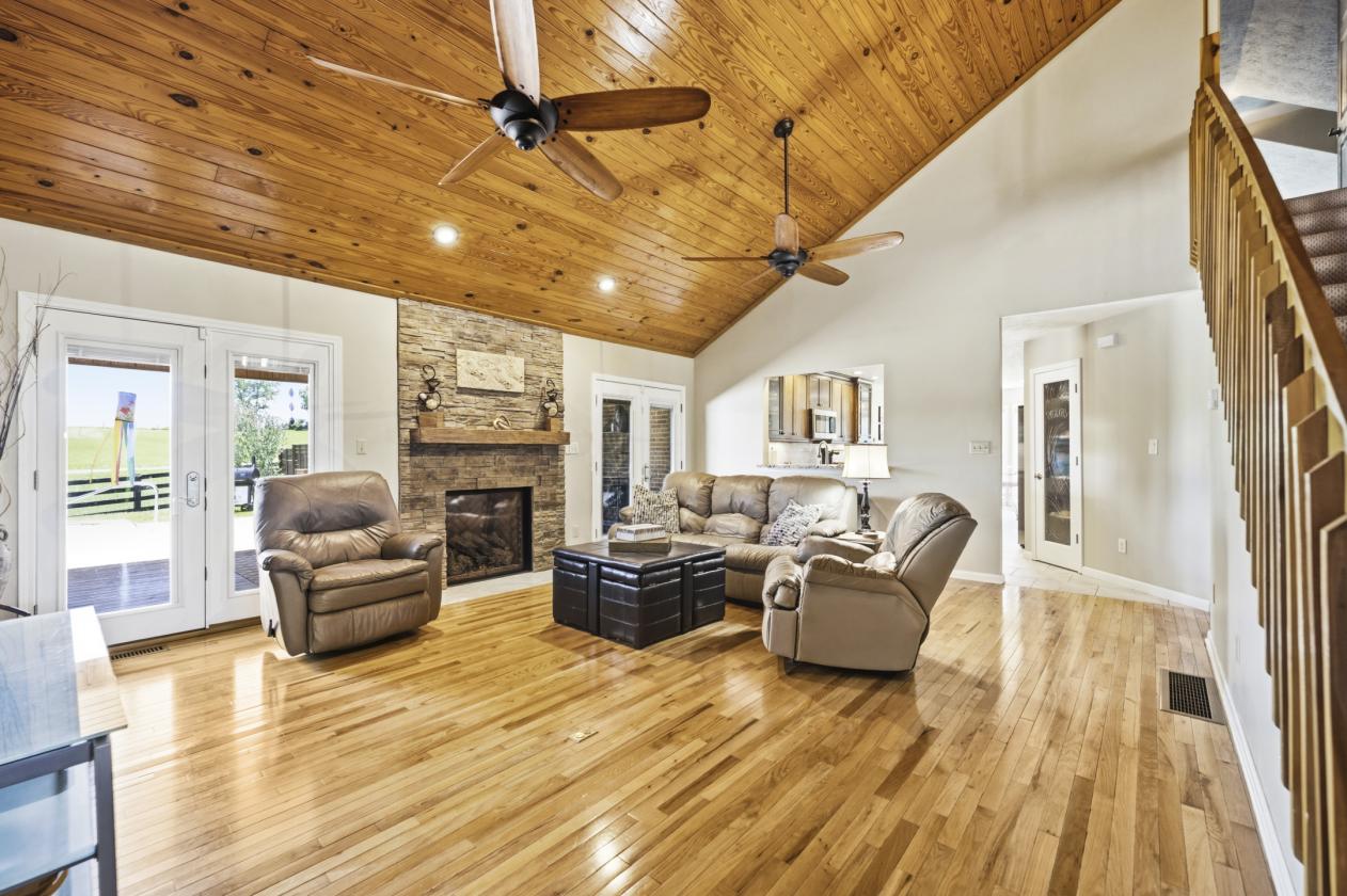 Private Estate Home w/Pool, Barn & Geothermal - photo 5