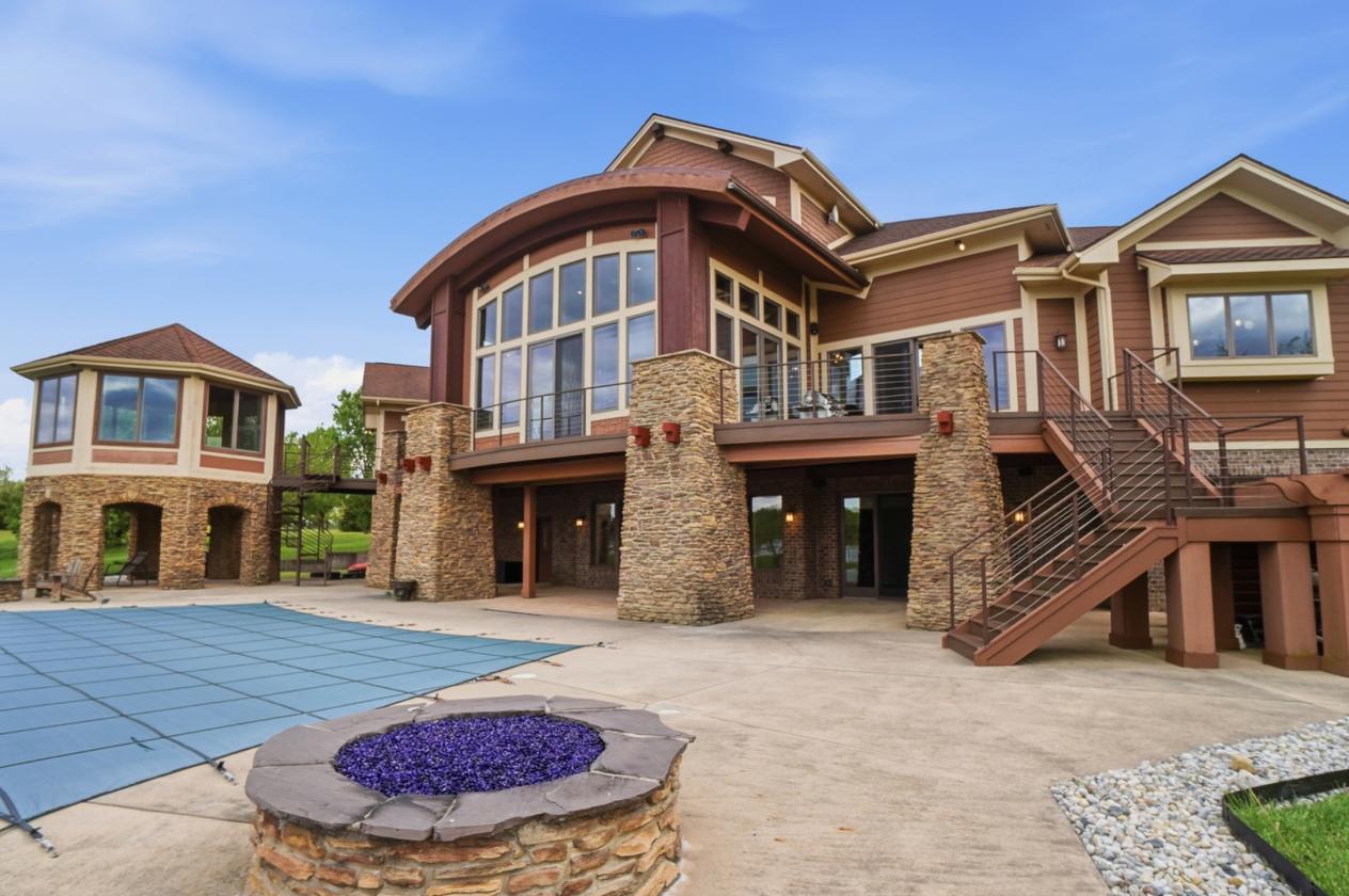 ASPEN-INSPIRED ESTATE ON 28 ACRES BACKS TO LAKE - photo 14