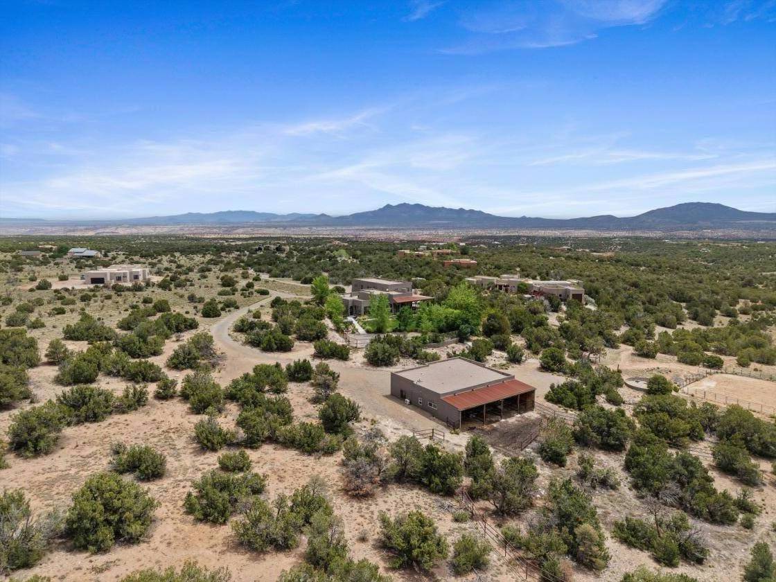 Luxury Mountain Equestrian Estate on 10.49 Acres - photo 3