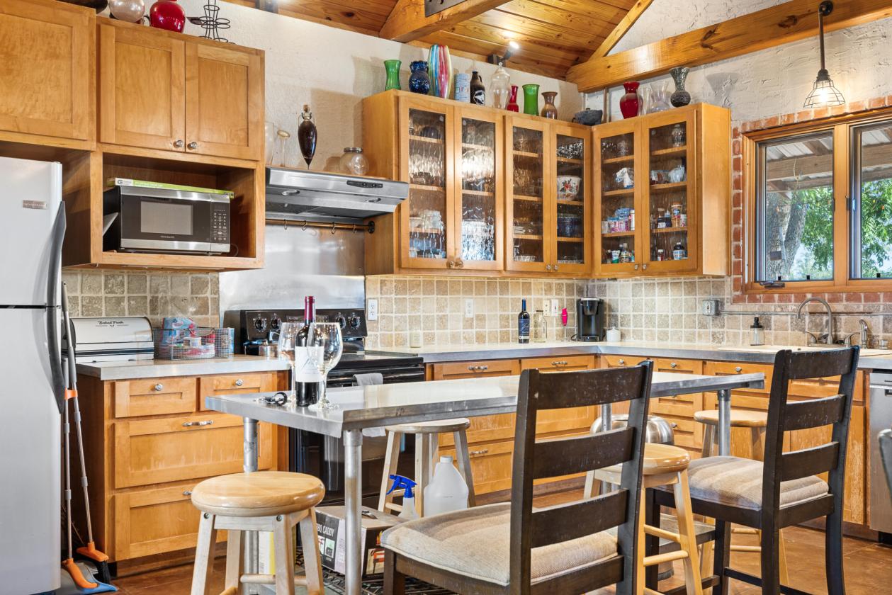Income Producing Hill Country Retreat - photo 4