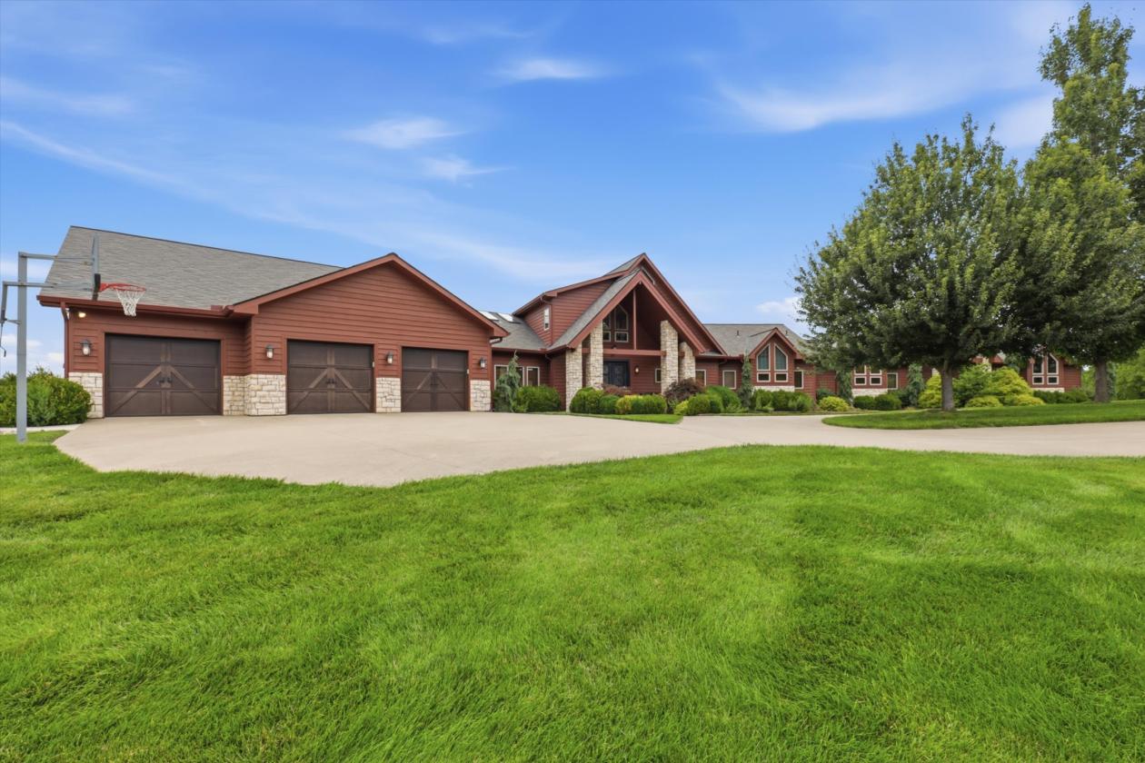 Luxury Equestrian Estate on 125 Acres - photo 4