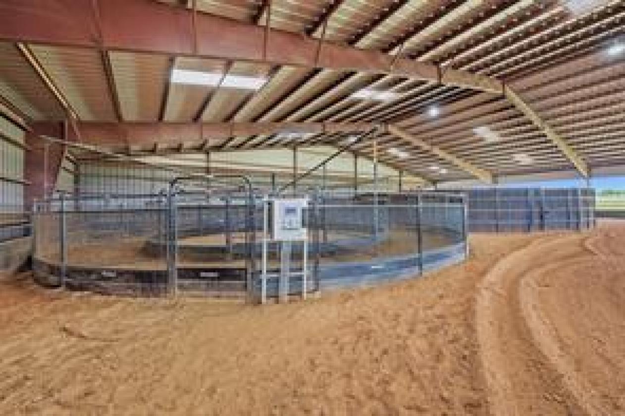 Exceptional Turn Key Equestrian Facility - photo 8