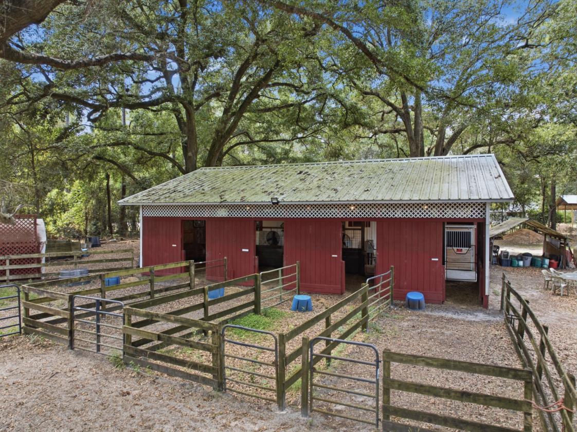 A Rare Equestrian Estate Designed for Horse & Home - photo 15