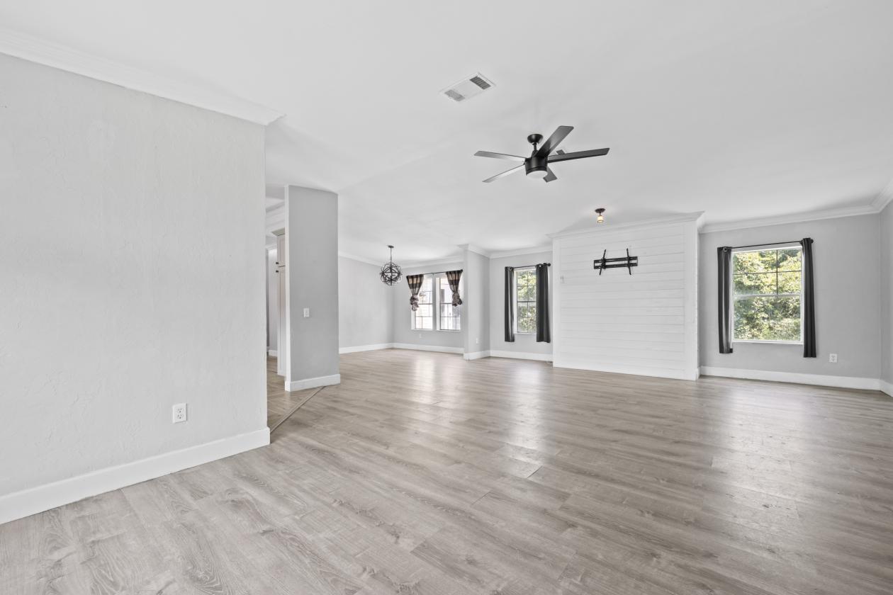 Beautiful Home and Acreage - photo 4