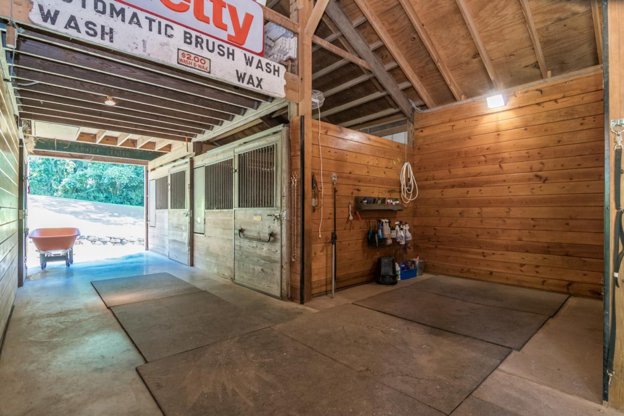Private Equestrian Oasis with Indoor Arena - photo 7