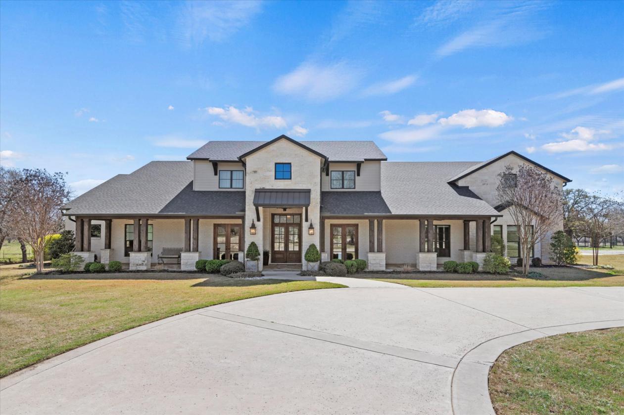 The perfect luxury home with privacy - photo 3