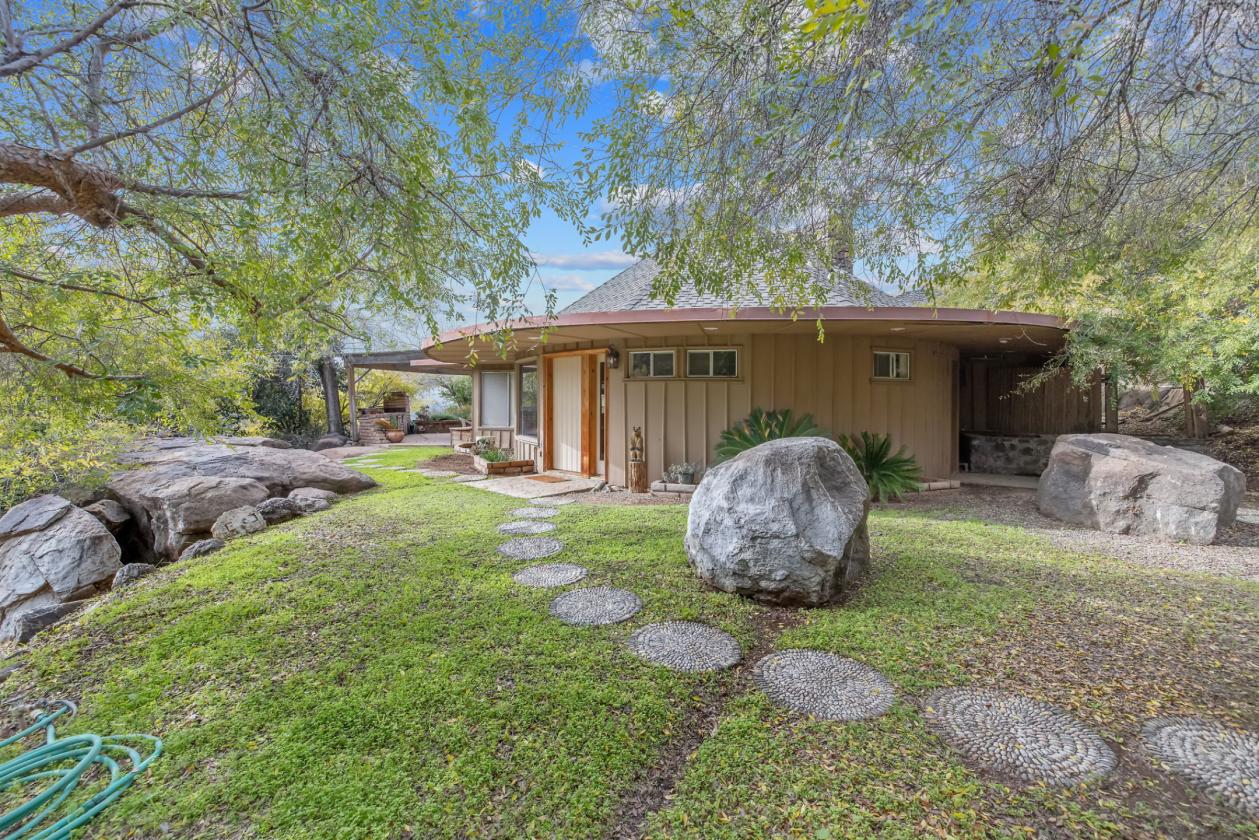 200 acres, two Harry Gesner homes, foothills - photo 15