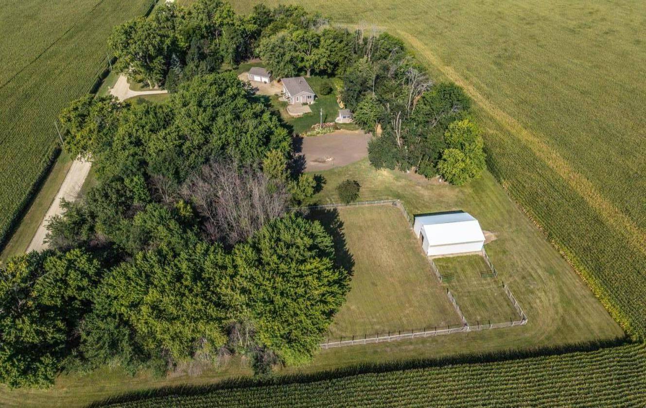 Updated Rambler on 6 acre small horse farm - photo 2