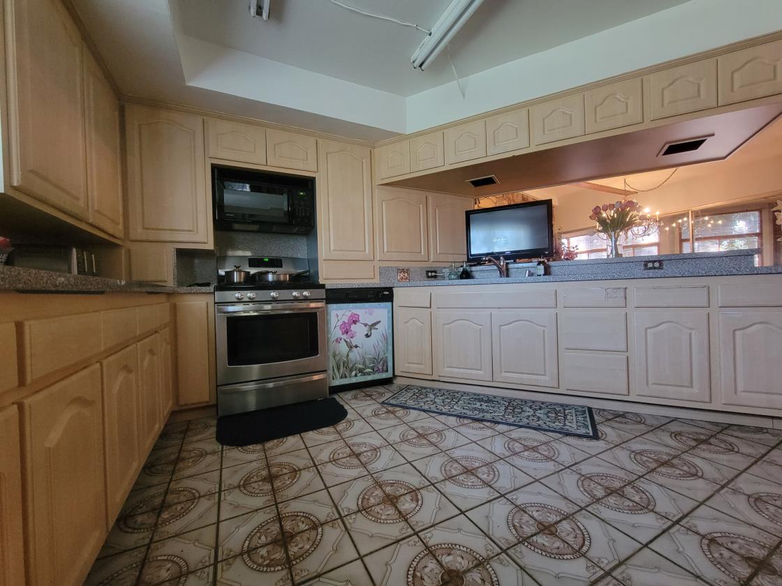 CUSTOM HOME, STABLES+ARENA & RIVER TRAIL ACCESS - photo 14