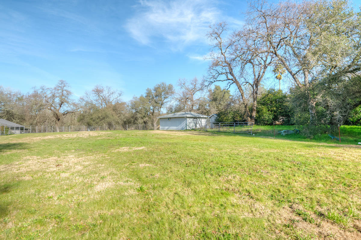 8.28 ACRES AND ROOM FOR THE HORSES!! Oroville, Butte County, California