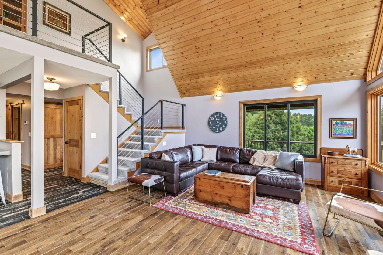 Gorgeous home on 10 acre equestrian property - photo 6