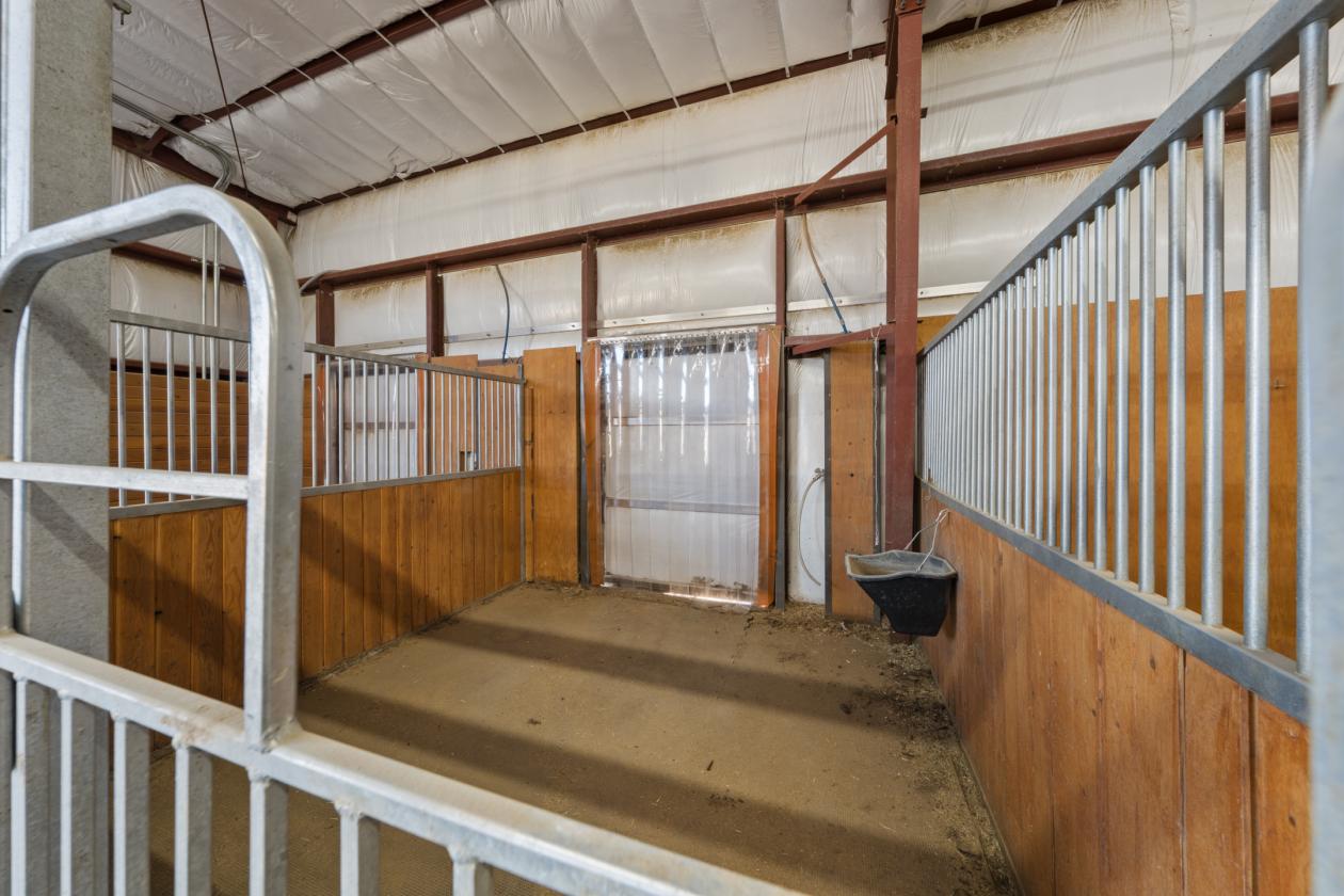 Turnkey equestrian estate w/3 homes and 360 views - photo 9