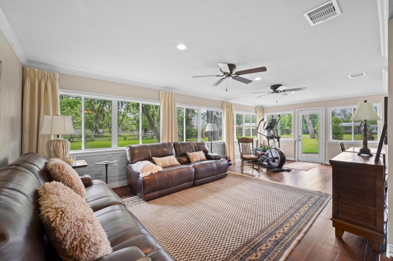 Luxury Home with Horse stables and Land - photo 18