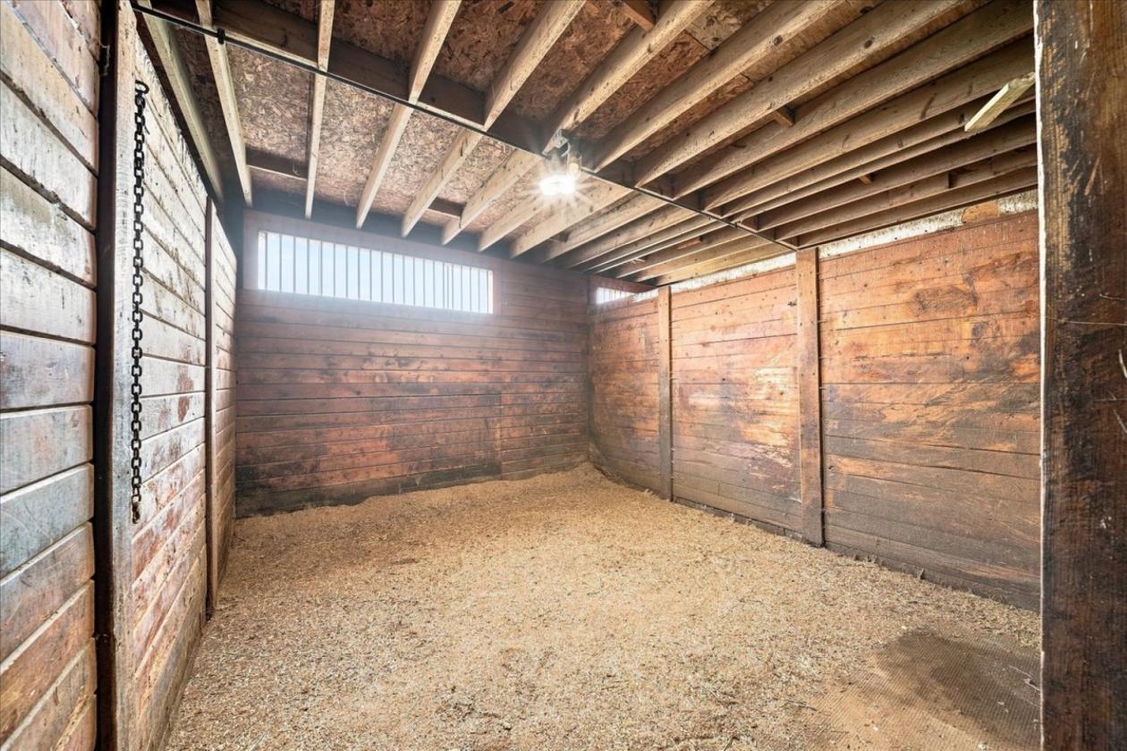 Turnkey 37 Acre Equestrian Estate & Indoor Arena - photo 10