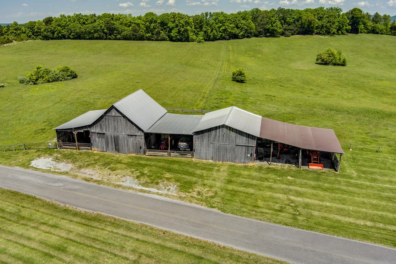 Beautiful log home on 33.95 acres - photo 4