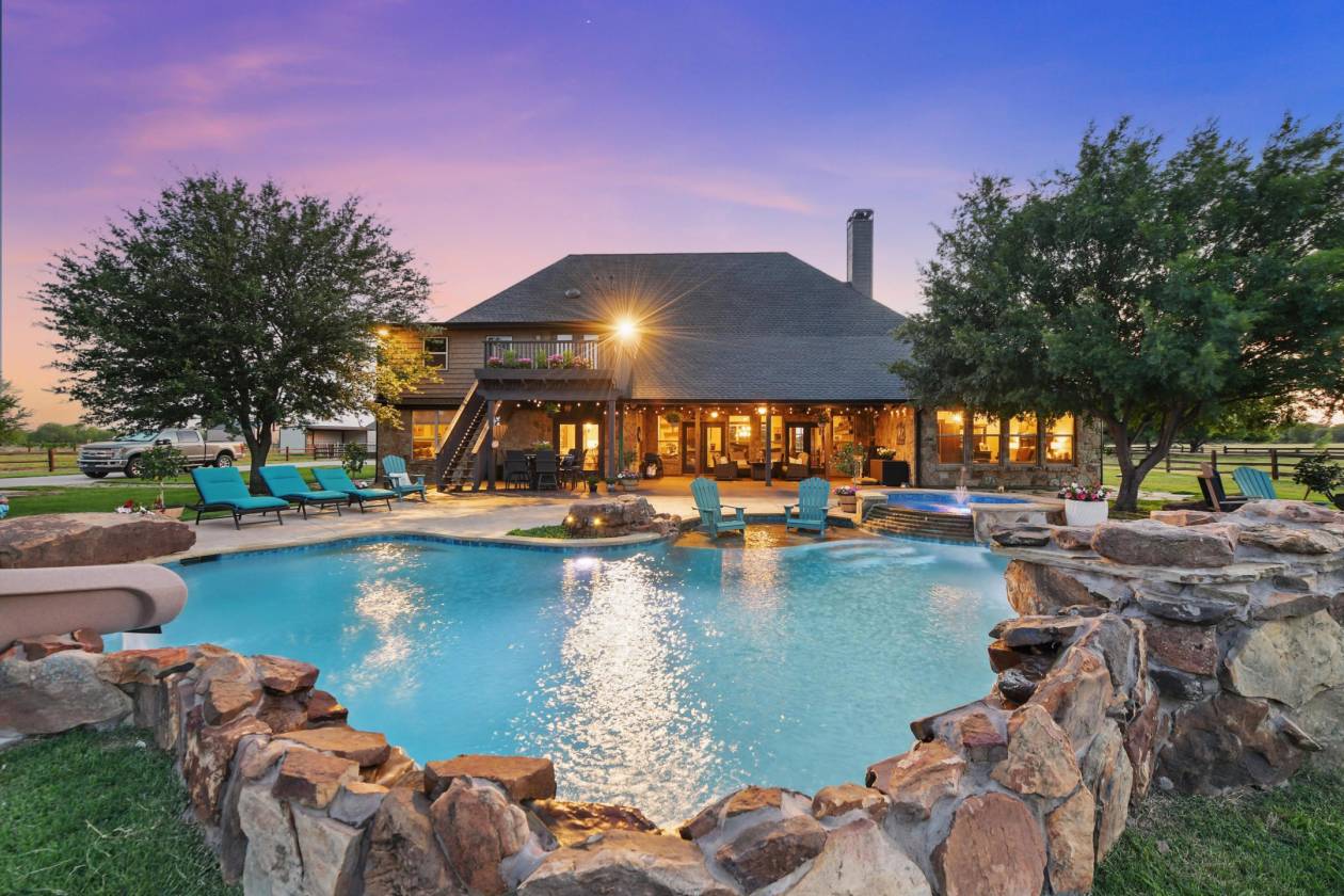 Horse Property for sale.