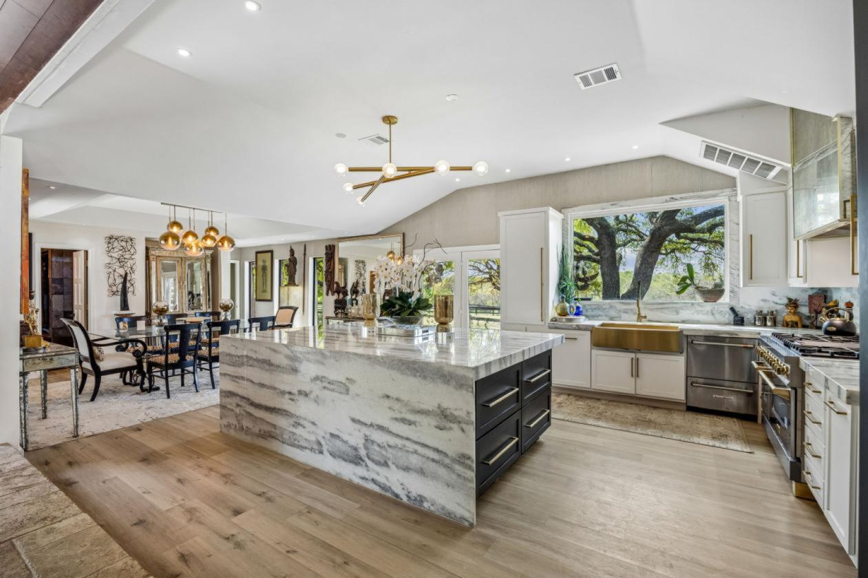 In-Town Luxury Resort Inspired Equestrian Retreat - photo 11