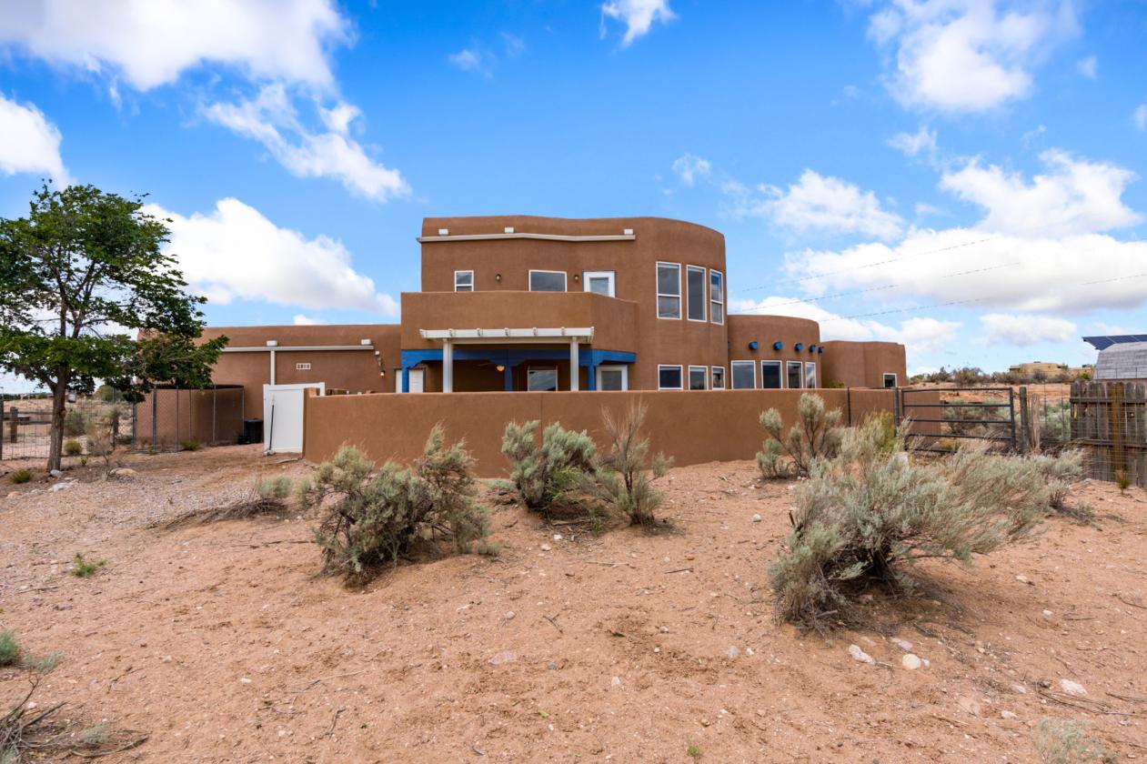 Horse property with gorgeous views - photo 22