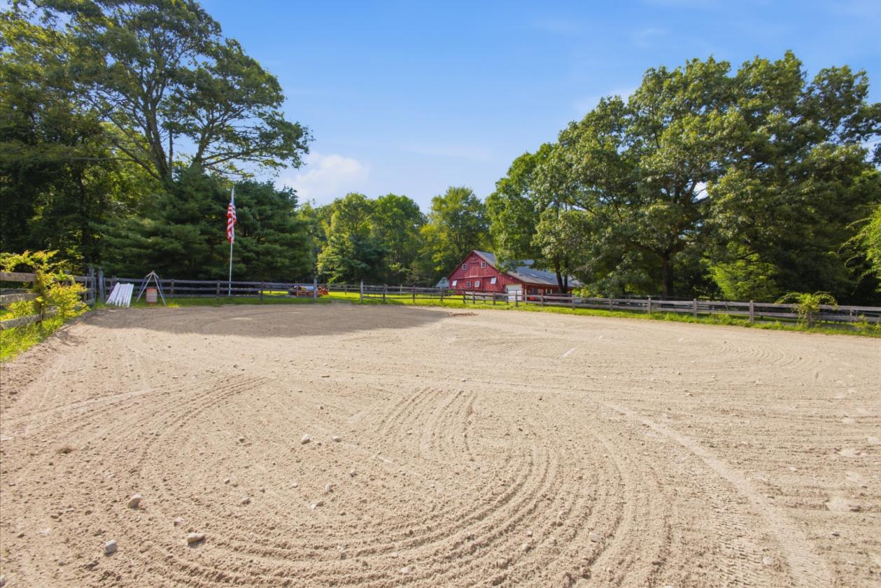 13.5-Acre Equestrian Farm with 12-Stall Barn - photo 8