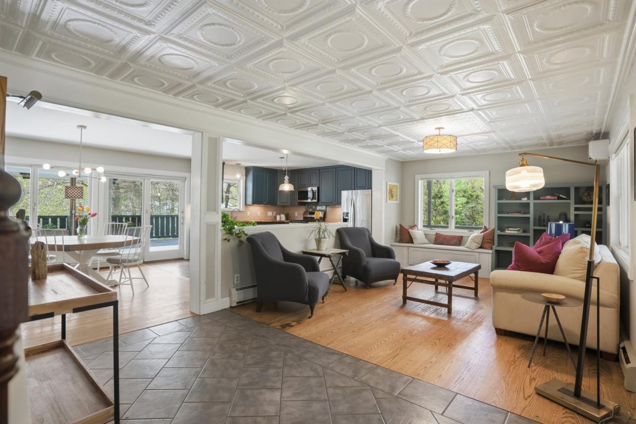 Farmhouse chic meets Soho inspired edge - photo 8