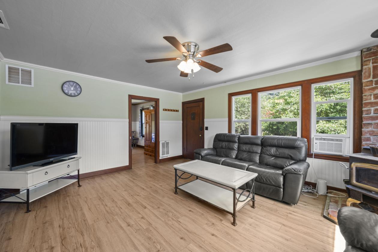 Updated Farmhouse Equestrian Estate - photo 3
