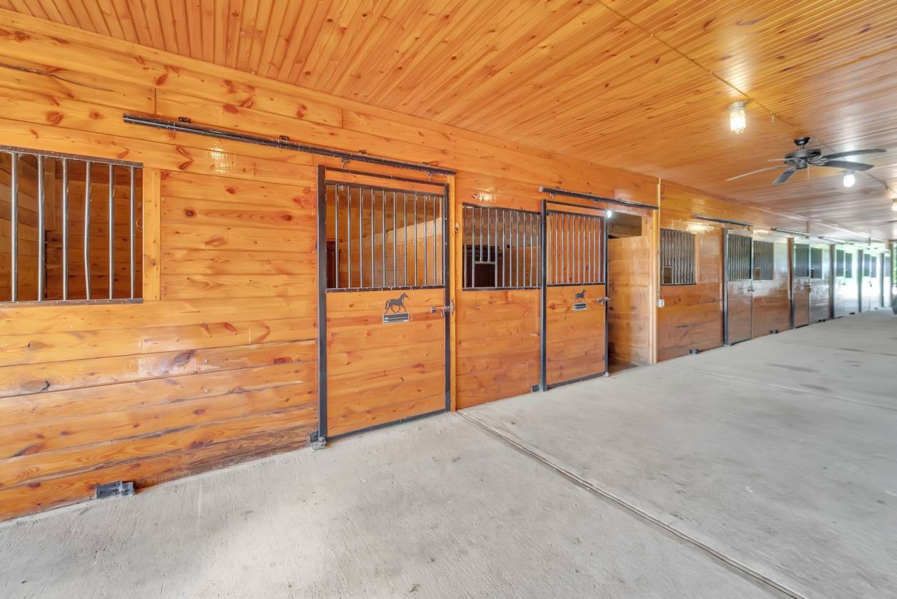 Extraordinary 30-Acre Equestrian Estate! - photo 5
