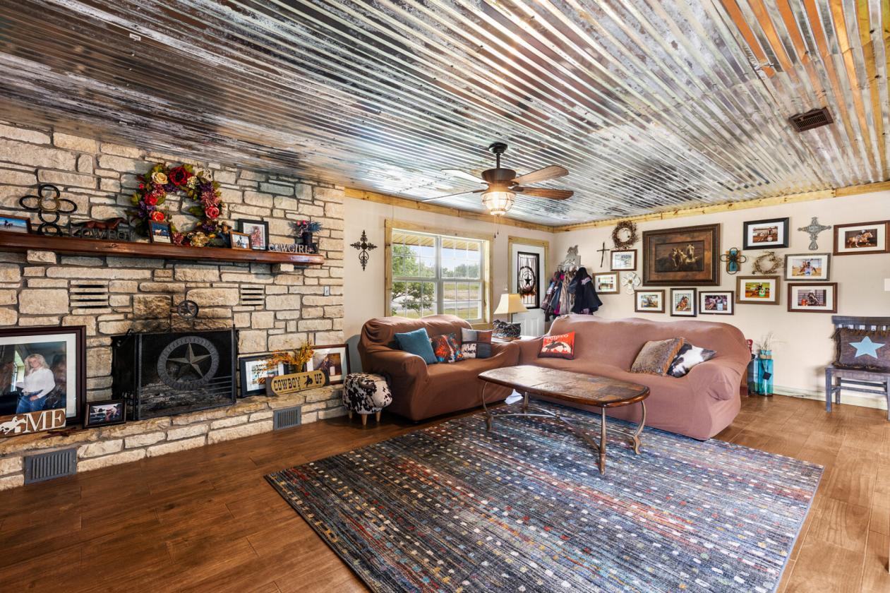 Horse property with gorgeous views - photo 9