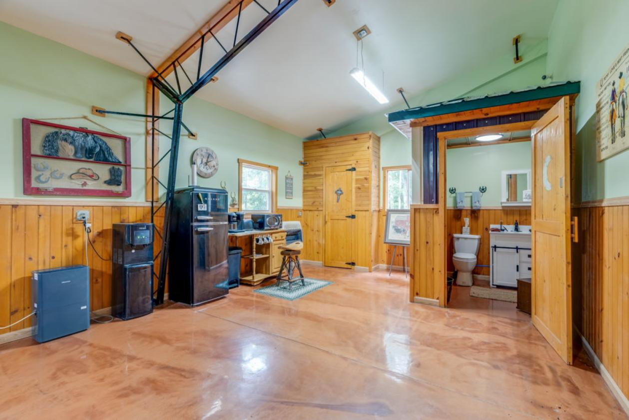Mountain Home with Horse Barn and 5 Acres - photo 23