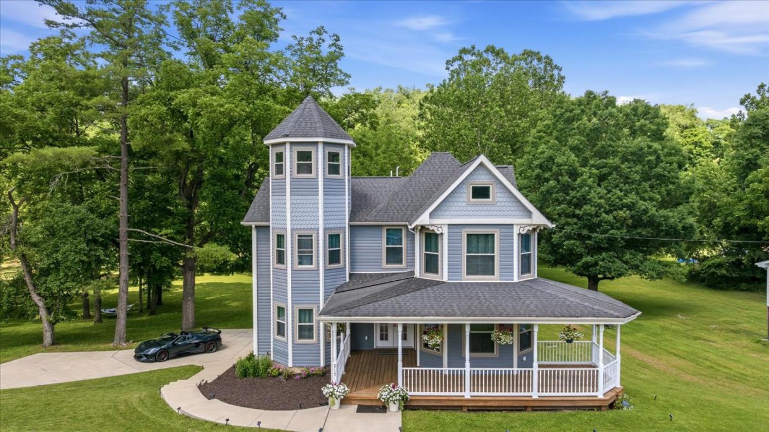 Restored 1880s Victorian Estate on 27 Private Acre - photo 1