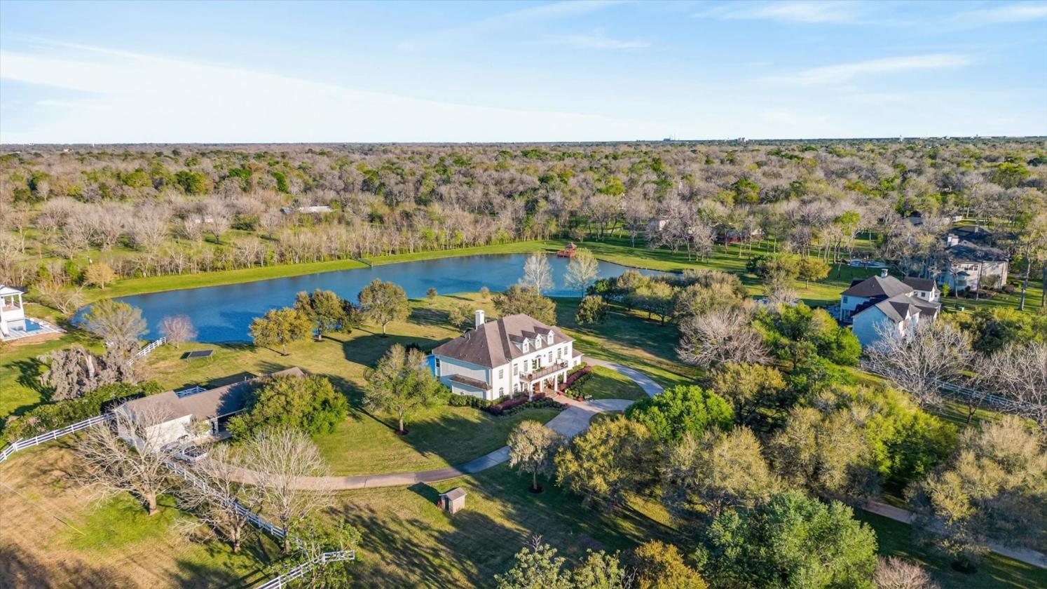 7 Acres • Barn • Pool • Guest House - photo 5