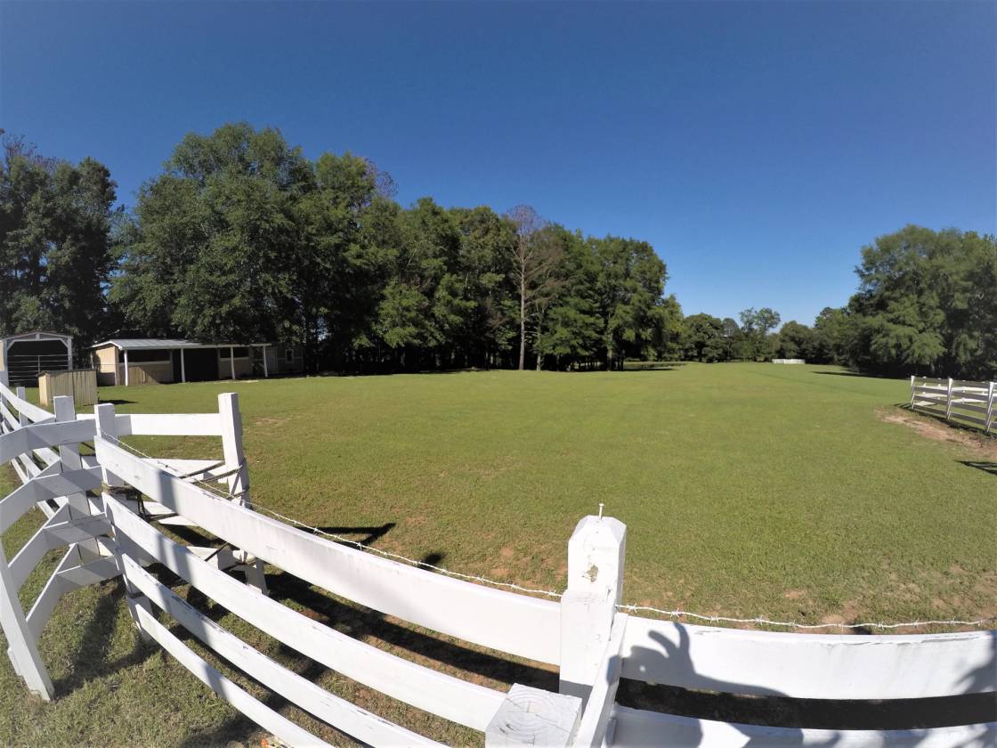 Maybe now is the time for country life. Seale, Russell County