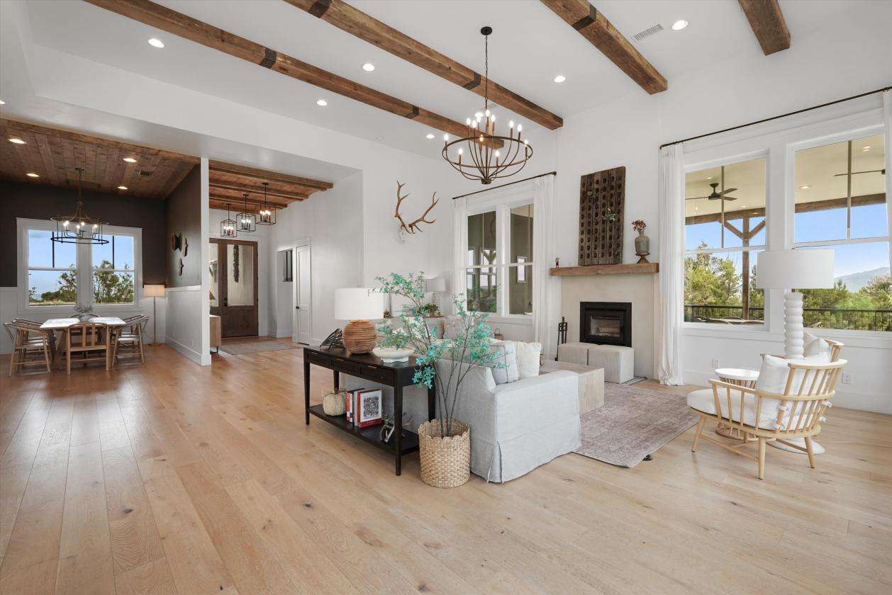 Luxury Mountain Equestrian Estate on 10.49 Acres - photo 7