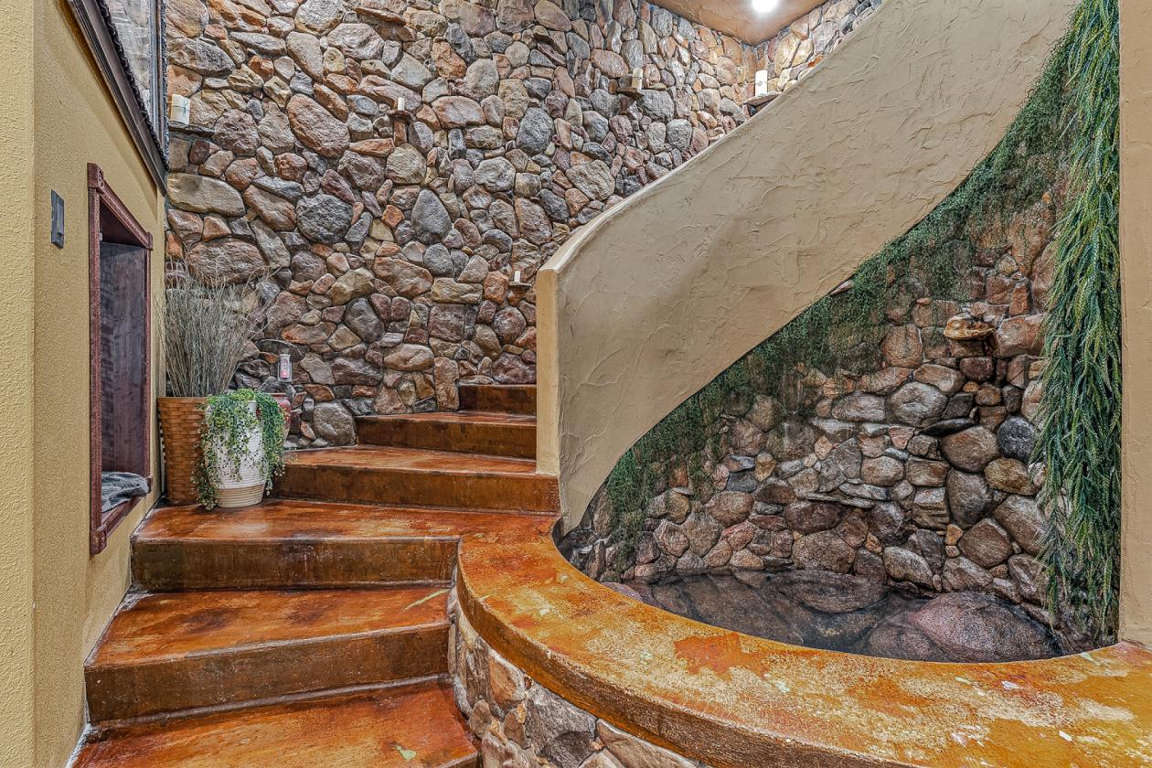 Unique 35+ Acre Private Estate - photo 10
